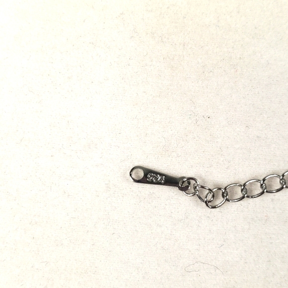 Round Cubic Zirconia Thanksgiving Mother Holding Child Gold Silver Tone Pendant - Picture 9 of 9